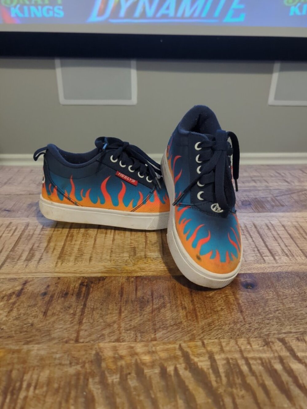 Heelys Pro 20 Flames Skate Shoe Kids Size 2 Youth